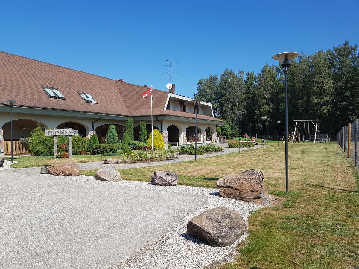 Aitinlauvas Hotel Tīreļi Exterior foto